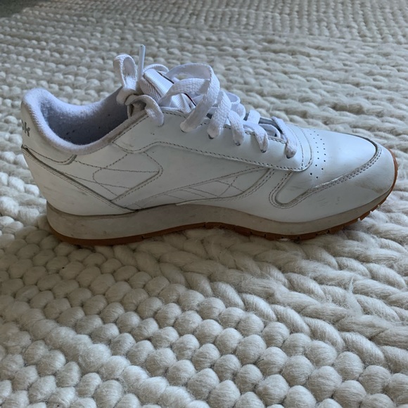 Size 8 old school Reebox - Picture 2 of 4